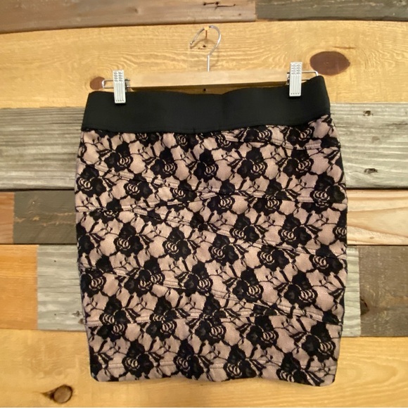 Stoosh Dresses & Skirts - 10/$20 NWOT Stoosh lace overlay miniskirt